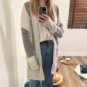 GAP Women's Gray and Cream Cardigan